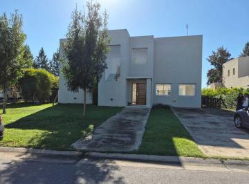 Casa · 157m² · 4 Ambientes · 1 Cochera · Casa en Venta en San Matias, Escobar, G. B. a. Zona Norte