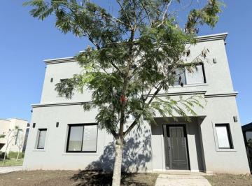 AMN-AMN-3981_2 · Casa en Venta en Santa Elena - Pilar