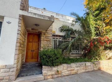 Casa · 215m² · 6 Ambientes · 2 Cocheras · Casa - Bahia Blanca