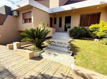 Casa · 270m² · 3 Dormitorios · 1 Cochera · Casa en Venta en Los Toldos