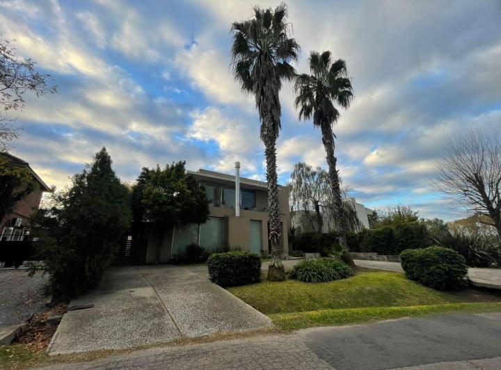 Casa · 460m² · 6 Ambientes