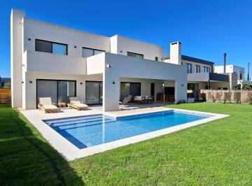 Casa · 240m² · 4 Ambientes · 2 Cocheras · Casa Chalet en Venta en Otra Ubicacion, El Canal, Dique Luján