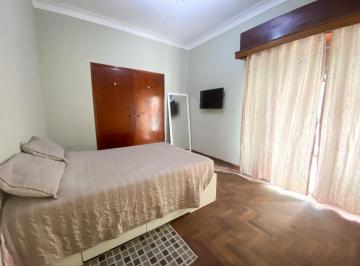 Casa · 171m² · 5 Ambientes · Venta Dos Casas en Block con Gran Fondo – Lanús Este