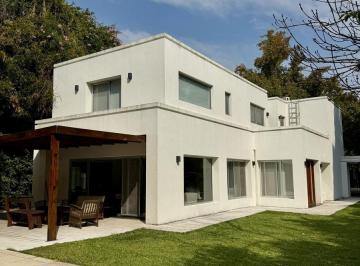 Casa · 230m² · 5 Ambientes · 3 Cocheras · Casa en Venta en Mayling Cc
