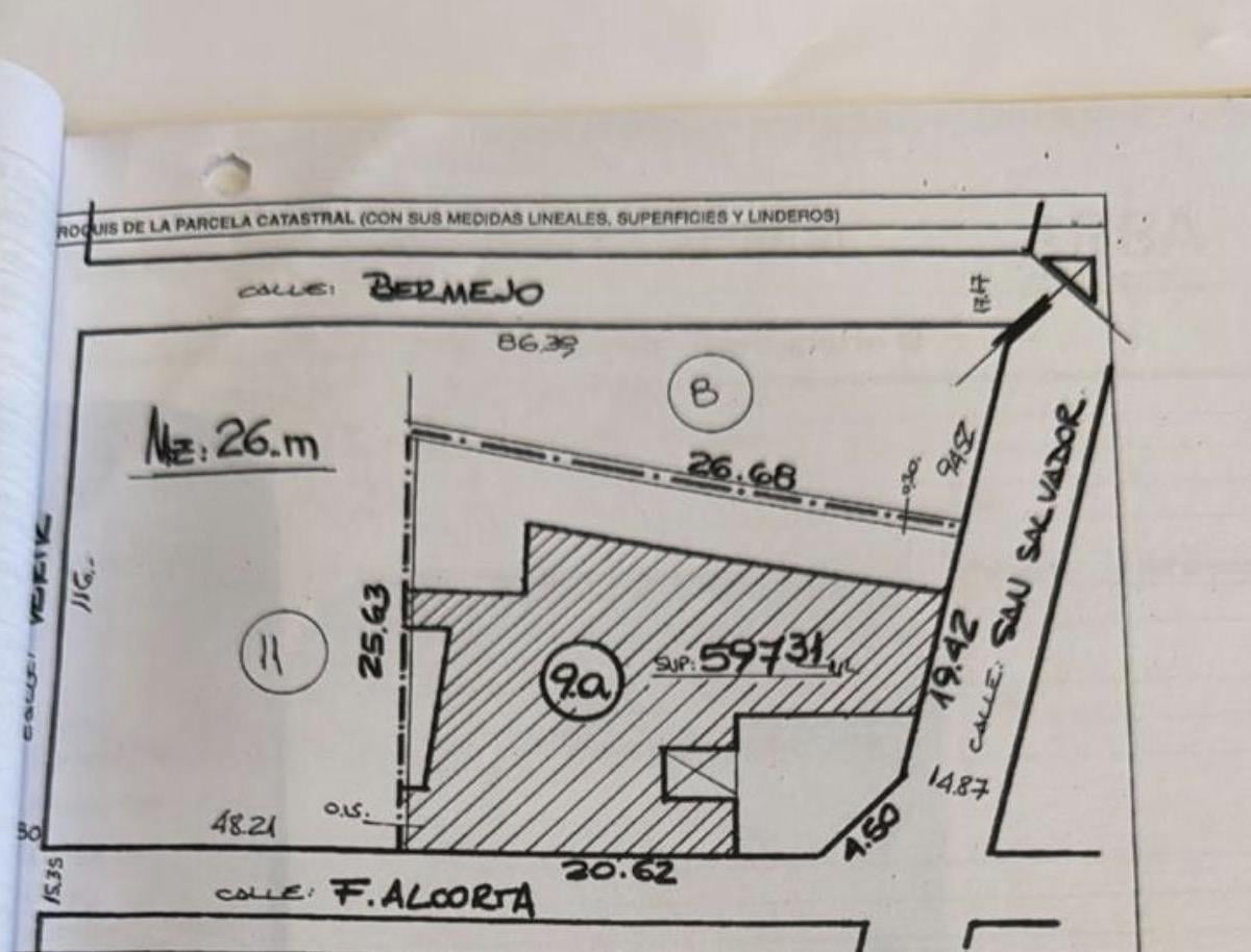 Venta lote de 573 m2 en esquina con construcción a demoler o reciclar