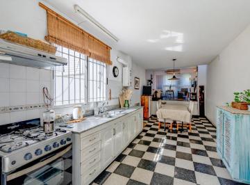Casa · 137m² · 5 Ambientes · Venta - Casa de Dos Dorm. con Terraza y Quincho - República de La Sexta, Rosario.