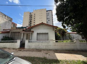 Casa · 108m² · 3 Ambientes · 2 Cocheras · Oportunidad Casa Para Refaccionar en La Lucila
