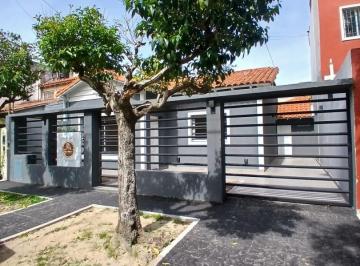 Casa · 70m² · 4 Ambientes · 1 Cochera · Impecable Chalet en Olivos Roche + Reciclado a Nuevo + Patio