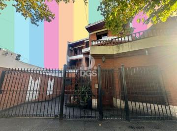 Casa · 180m² · 6 Ambientes · 3 Cocheras · Casa 6 Ambientes con Cochera y Patio en Venta en Lanús Este