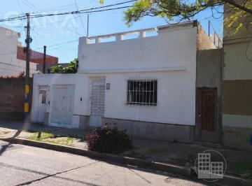 Casa · 72m² · 3 Ambientes · 1 Cochera · Casa de 2 Dorm. en Arroyito Apta Crédito Hipotecario