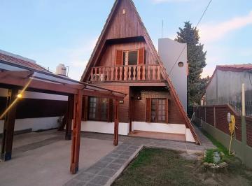 Casa · 5 Ambientes · 1 Cochera · Casa con 3 Dorm. y un Estudio