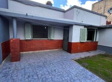 Casa de 3 ambientes, Lanús · Casa 3 Ambientes con Jardín Al Frente
