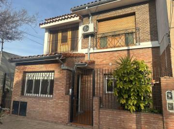 PH · 73m² · 3 Ambientes · PH en Planta Baja con Patio y Terraza Próximo a Av Mitre