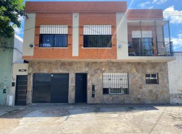 PH de 5 ambientes, La Plata · PH Al Frente de 4 Dorm., Garaje y Patio en Calle 19 E/ 72 y 73