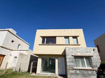 DKA-DKA-568_2 · Casa 4 Ambientes. | Gdor Anaya Al 3900