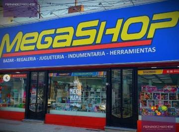Local comercial · 880m² · 1 Ambiente · Local Comercial en Alquiler Sobre Calle San Martín Al 400, Centro de Luján