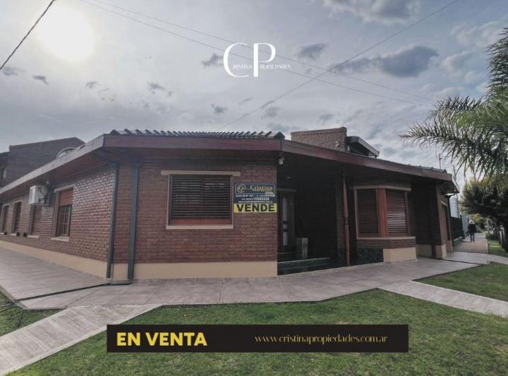 Casa · 251m² · 6 Ambientes · 2 Cocheras