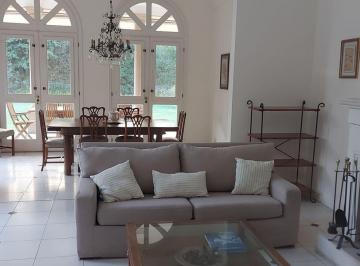 living · Casa en Martindale C. C