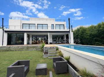 Casa · 1000m² · 9 Ambientes · 2 Cocheras · Casa en Venta Sobre El Lago en Barrio El Golf, Nordelta