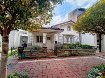 Casa · 189m² · 8 Ambientes · 2 Cocheras · Venta de Chalet/vivienda Multifamiliar Barrio San José