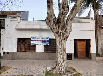Casa · 160m² · 3 Ambientes · Venta de Casa 3 Ambientes a Refaccionar, con Patio y Terraza en Versalles