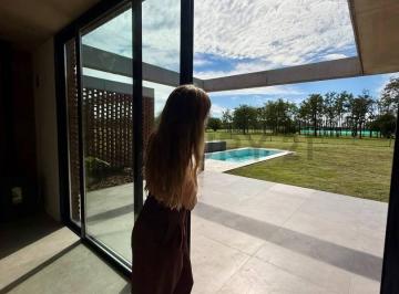 Casa · 283m² · 5 Ambientes · 2 Cocheras · Venta de Casa 5 Ambientes en Lujan, Santa Inés