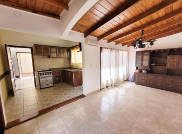 Departamento · 2 Dormitorios · Casa PH 3 Amb. con Patio - Santa Fe y Larrea