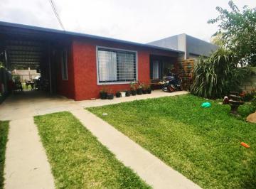 Casa · 4500000m² · 3 Ambientes · 1 Cochera · Colonia - Venta Casa de 2 Dorm. con Patio