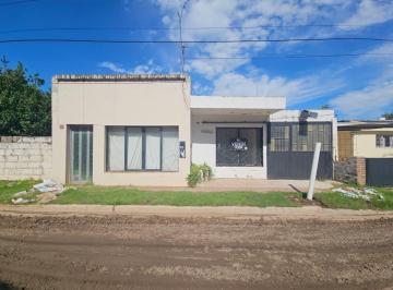 Casa · 124m² · 4 Ambientes · 1 Cochera · Casa en San Jeronimo Sud
