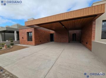 Casa · 142m² · 6 Ambientes · 2 Cocheras · Casa en Docta Urbanizacion