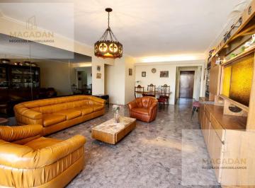 Departamento · 130m² · 4 Ambientes · Alquiler - Departamento de 4 Ambientes Amboblado