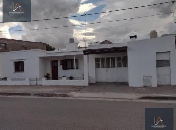 Casa · 140m² · 2 Ambientes · 1 Cochera · Casa en Venta en Villa Cacique