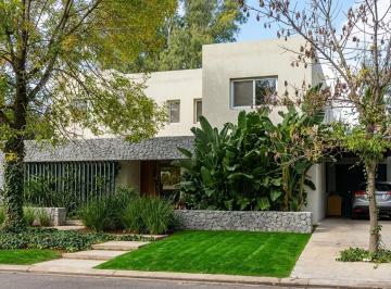 Casa · 255m² · 6 Ambientes · 2 Cocheras · Casa en Venta en Barrio El Encuentro, Tigre - 6 Ambientes