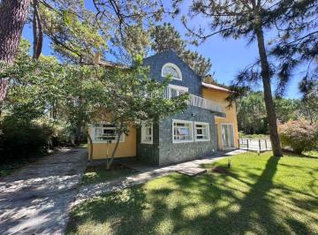 Casa de 5 ambientes, Cariló · Excelente Propiedad en Hermosa Zona, Cariló