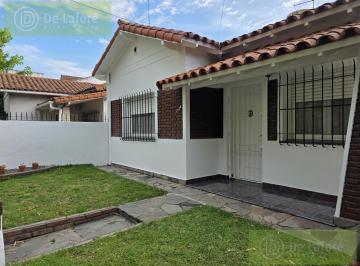 Casa · 144m² · 3 Ambientes · 1 Cochera · Venta - Chalet 3 Amb. Reciclado con Pileta, Excelente Zona de Martinez
