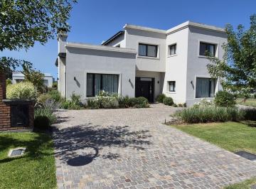 Casa · 5 Ambientes · 3 Cocheras · Casa en Mar del Plata