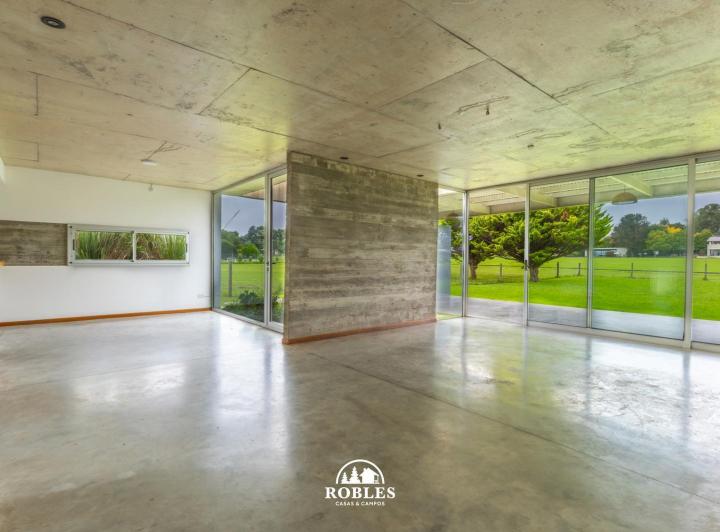 Casa · 220m² · 4 Ambientes