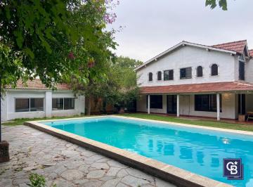 Casa · 220m² · 5 Ambientes · Venta de Casa Quinta 5 Ambientes con Pileta y Quincho en Pilar