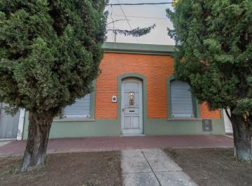 Casa · 122m² · 3 Ambientes · Casa 2 Dorm. con Patio en Barrio Mariano Comas
