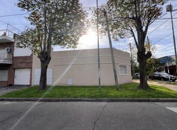 Casa · 110m² · 4 Ambientes · 1 Cochera · Venta de Casa 4 Ambientes con Quincho Cochera y Terraza