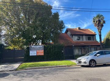 Casa · 360m² · 5 Ambientes · 4 Cocheras · Comoda Casa con Gran Parque y Pileta en Los Troncos