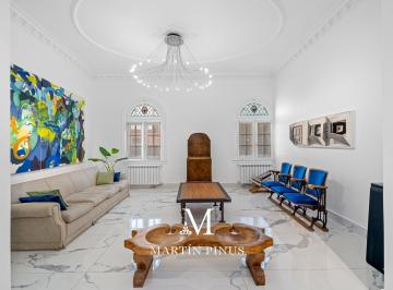 Casa · 450m² · 4 Ambientes · 1 Cochera · Espectacular Casa - 5 Amb. - 3 Dorm. - 450 m² - Terraza - Quincho - Parrilla - Zona Embajadas