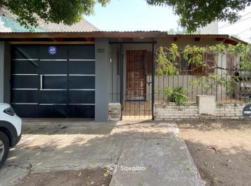 Casa · 71m² · 5 Ambientes · 1 Cochera · Venta | Permuta - Casa de 3 Dorm. con Cochera y Patio - Barrio Belgrano, Rosario.