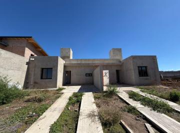 Casa · 73m² · 3 Ambientes · 1 Cochera · Duplex en Venta en Docta Av, 2 Dorm., a Estrenar