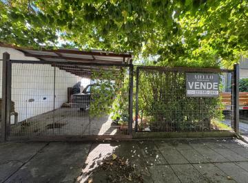 Casa · 98m² · 3 Ambientes · 4 Cocheras · Casa a Reciclar Sobre Lote de 539 m²