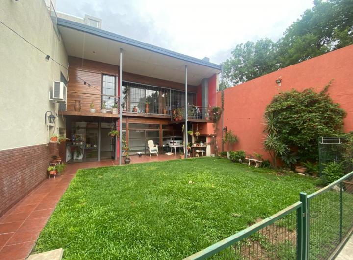 Casa · 285m² · 5 Ambientes · 4 Cocheras