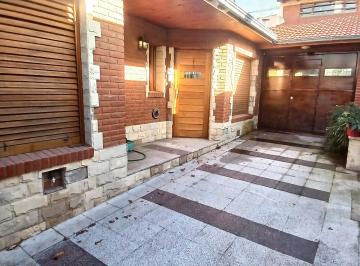 Casa · 140m² · 2 Dormitorios · 2 Cocheras · Chalet 3 Amb, Garage, Trotadora, Patio Francia 1827 Don Bosco