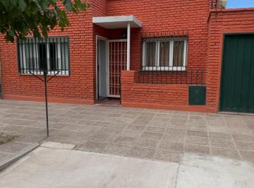 Casa de 4 ambientes, Belgrano · Casa en Venta - 2 Dorm. 1 Baño y Patio Amplio en Barrio Gomensoro