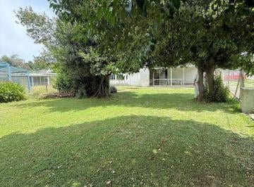 Casa de 7 ambientes, La Plata · 12 E/ 421 Bis y 422 - Complejo de Casa, 2 S. U. m, Taller y Piscina Climetizada