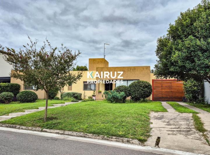 Casa · 205m² · 3 Ambientes · 2 Cocheras